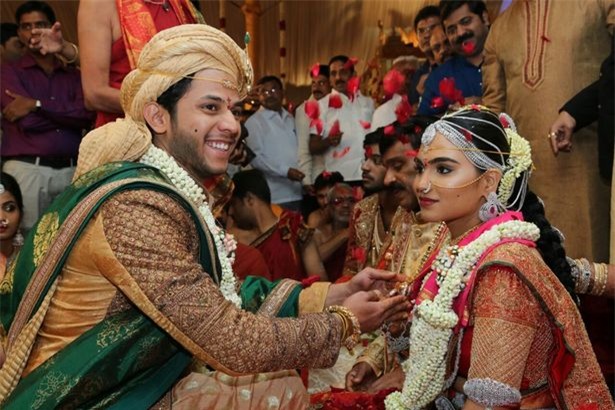 Đám cưới xa hoa ngút trời có giá 1.600 tỷ với thiệp mời dát vàng ở Ấn Độ - Ảnh 1.