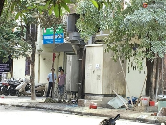 Hà Nội: Nổ bốt điện ở Trưng Nhị, cụ bà bán nước và người chồng ngồi xe lăn bỏng nặng - Ảnh 5.