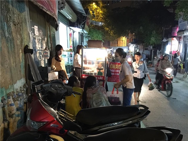 Cơn sốt khoai lang lắc: Bám vỉa hè Hà Thành thu 120 triệu/tháng