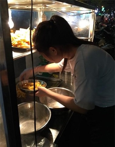 Cơn sốt khoai lang lắc: Bám vỉa hè Hà Thành thu 120 triệu/tháng