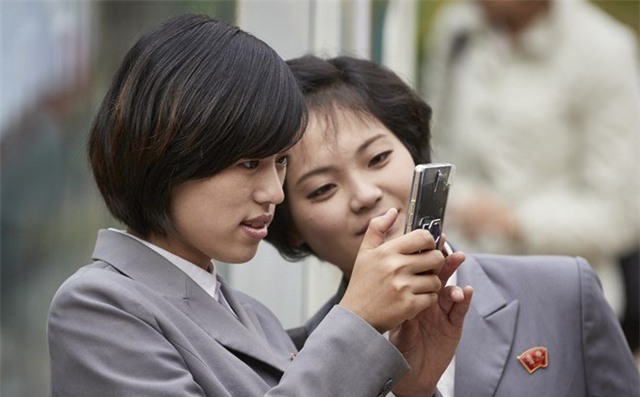 Nhiếp ảnh gia,Điện thoại di động,thuê bao di động,đảng lao động,mối liên quan,Điện thoại thông minh,Triều Tiên,kinh doanh,kinh tế