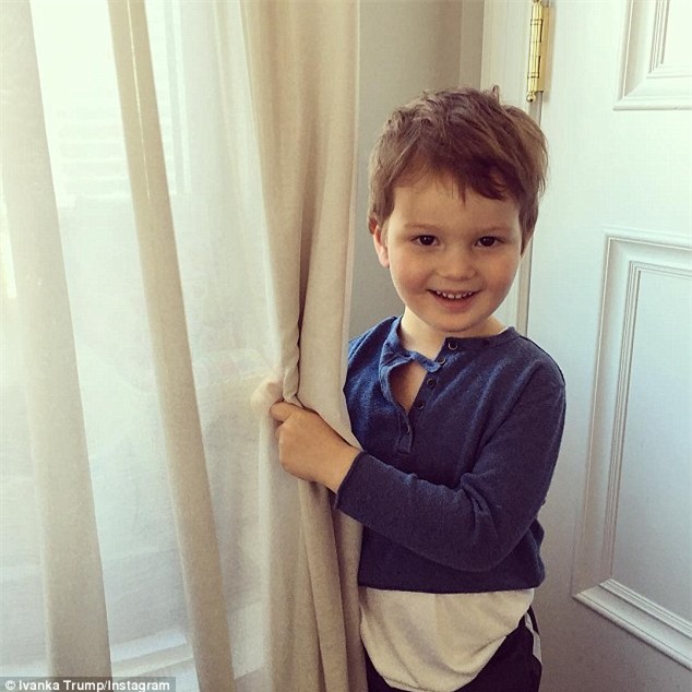 Cháu ngoại Donald Trump cover Bút dứa - Táo bút cực đáng yêu - Ảnh 3.