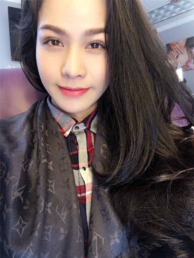 Nhật Kim Anh khoe tóc mới trên trang cá nhân, gương mặt của cô đã thon gọn rất nhiều. Read more at https://bestie.vn/2016/10/4-sao-viet-xuong-doi-nhan-sac-vi-tang-20-30kg-khi-mang-bau#wPGPjE9TOGF04xda.99