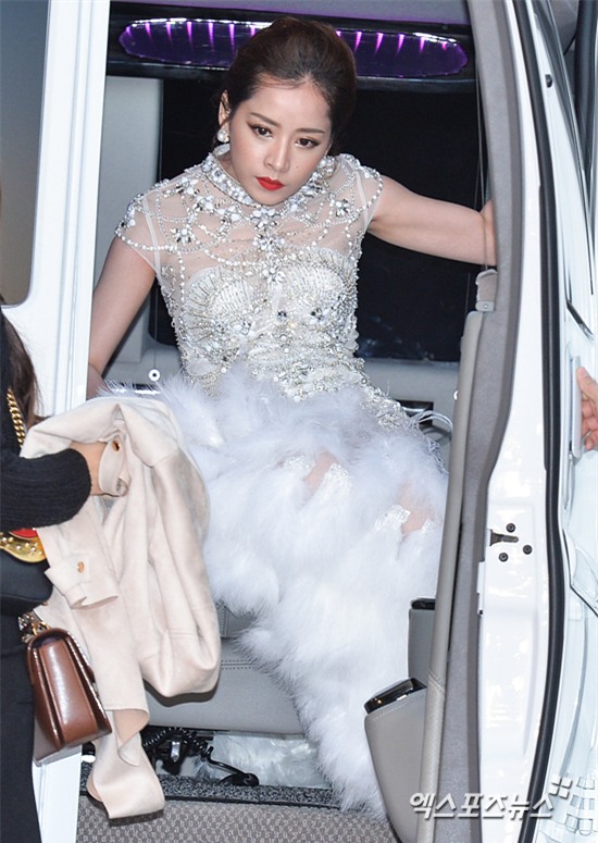 Chi Pu và những khoảnh khắc không thể tiếc lời khen tại Asia Artist Awards - Ảnh 2.