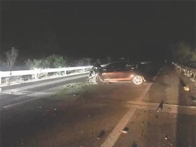 Đang cứu người gặp nạn giữa đường, nữ y tá trẻ bị xe tải đâm chết - Ảnh 1.