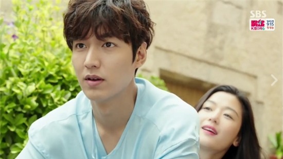 Dân mạng điên đảo vì nụ hôn dưới biển xanh của Jun Ji Hyun và Lee Min Ho - Ảnh 3.