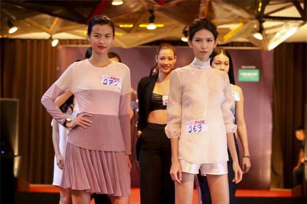 Phản hồi của phía Vietnam International Fashion Week có trở nên vô nghĩa khi để lộ email cấm diễn này? - Ảnh 1.