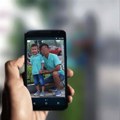 an tinh vu chong be con di 'biet tich' de... 'day vo bai hoc' - 2