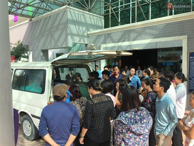 Bà chủ quán trà đá vụ nổ bốt điện ở Hà Đông đã tử vong - Ảnh 1.