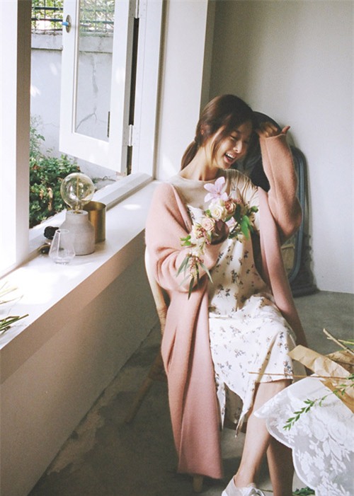 4 cach phoi de mac cardigan khong 