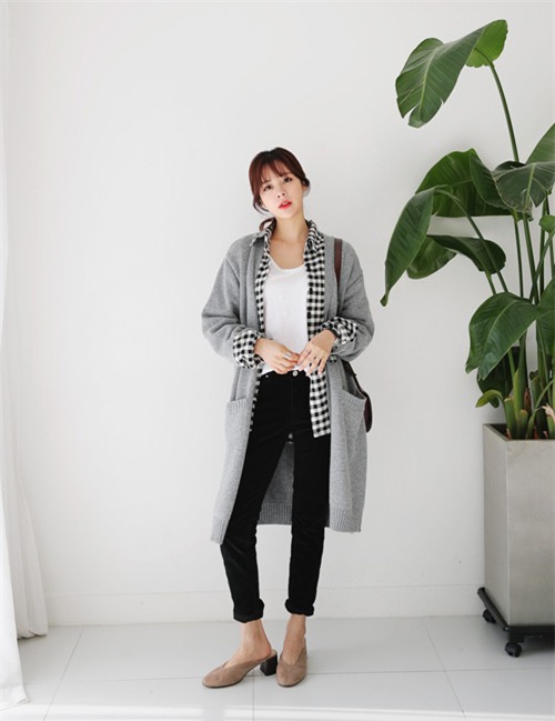 4 cach phoi de mac cardigan khong