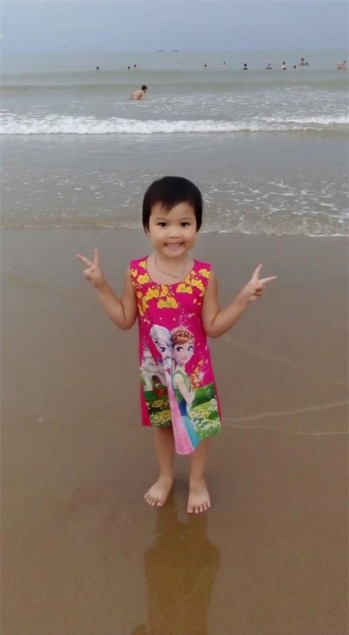 be gai xinh xan mat tich bi an, bo dam nuoc mat ngong tin con - 1