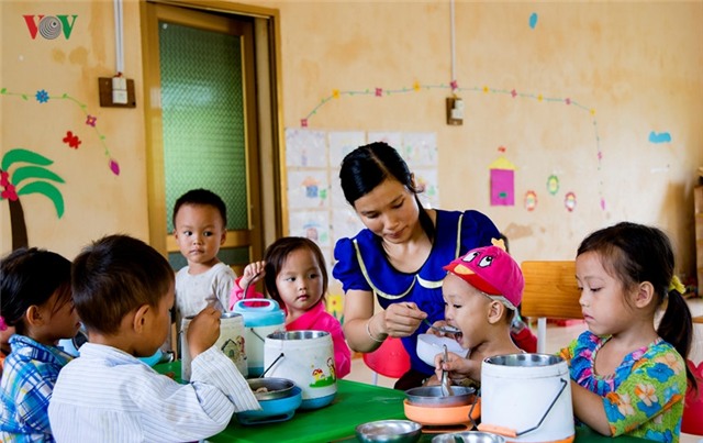 anh: gian nan, vat va nhu giao vien bam ban hinh 11