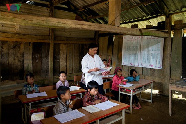 anh: gian nan, vat va nhu giao vien bam ban hinh 14