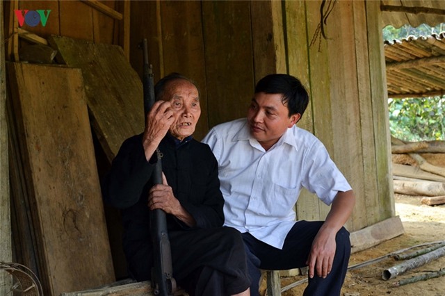 anh: gian nan, vat va nhu giao vien bam ban hinh 15