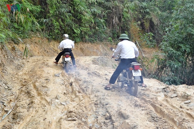 anh: gian nan, vat va nhu giao vien bam ban hinh 2