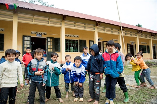 anh: gian nan, vat va nhu giao vien bam ban hinh 4