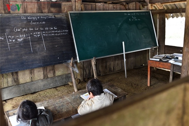 anh: gian nan, vat va nhu giao vien bam ban hinh 8