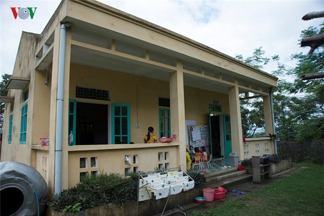 anh: gian nan, vat va nhu giao vien bam ban hinh 9