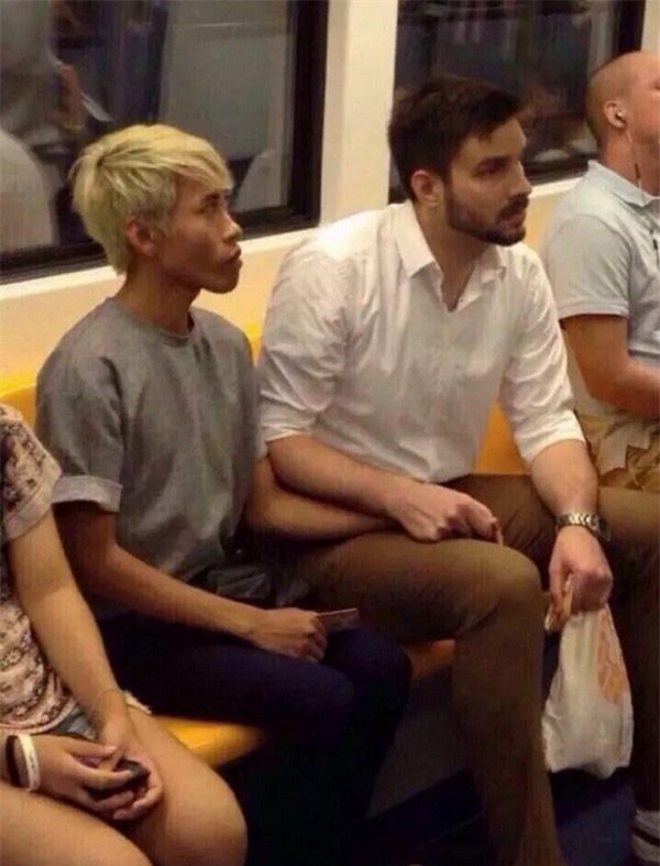 cặp đôi đũa lệch