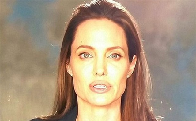 Angelina Jolie hốc hác xuất hiện sau ly hôn