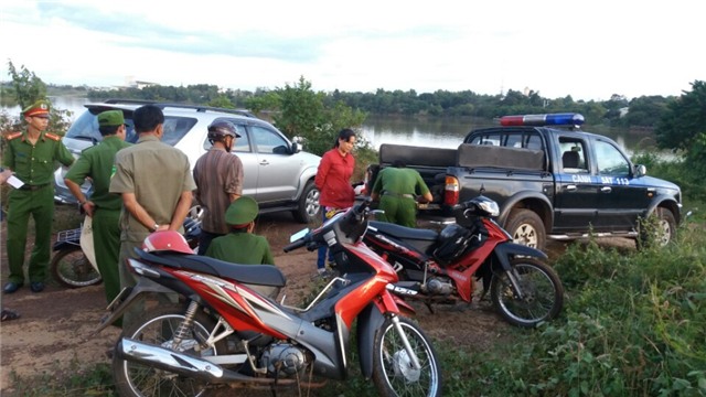 Bàng hoàng phát hiện thi thể nữ nhân viên tử vong dưới hồ suối Cam - Ảnh 1.