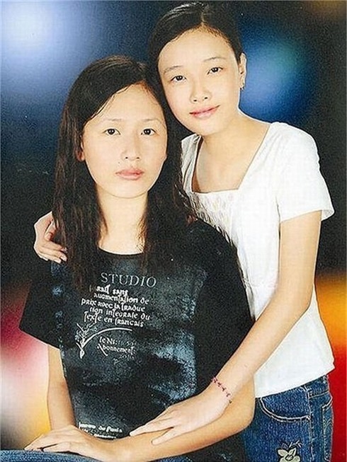 Ngỡ ngàng nhan sắc thay đổi sau 10 năm của em gái Mai Phương Thúy