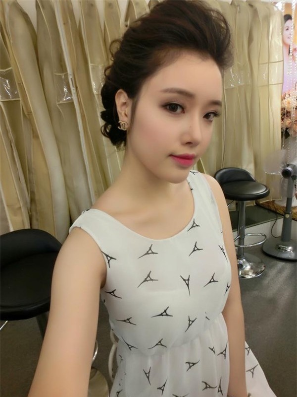 10 năm trước, nhan sắc của Ngọc Phượng vẫn chưa được đánh giá cao bởi nước da ngăm đen, các đường nét trên khuôn mặt không thực sự nổi bật. Đến năm 2013, Ngọc Phượng bất ngờ xuất hiện trở lại trên một vài tờ báo, trang tin điện tử nhờ sự lột xác ngoạn mục về nhan sắc.