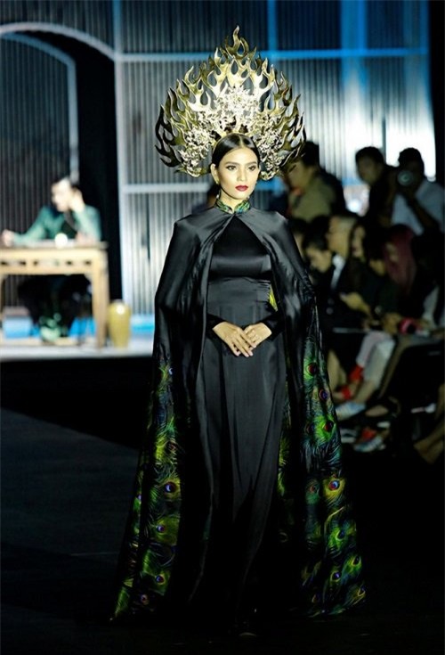 Diễm Hương, Trương Thị May khổ sở vì đội mấn 'khủng'