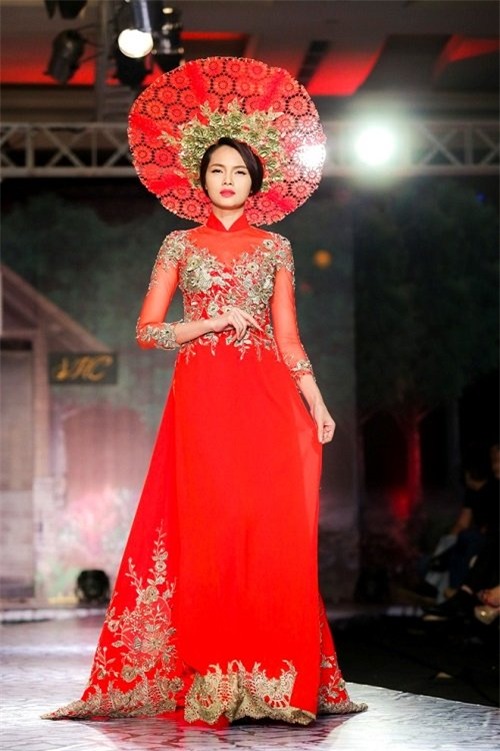 Diễm Hương, Trương Thị May khổ sở vì đội mấn 'khủng'