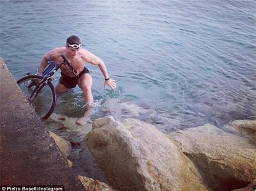 Nhờ chăm chỉ thể thao, Pietro Boselli đã có được thân hình chuẩn men như hiện tại.