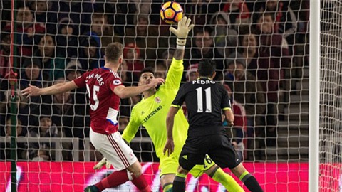 Valdes xuất sắc cứu thua tình huống dứt điểm của Pedro