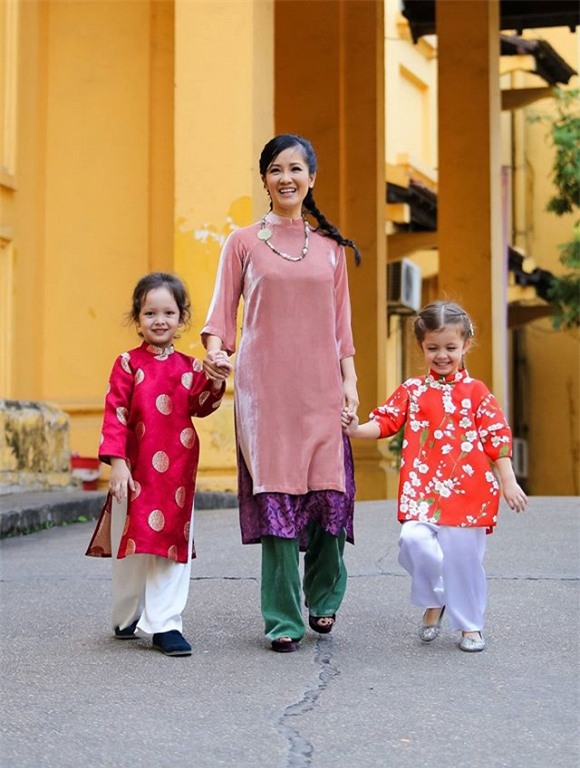 Hồng Nhung và hai con  1