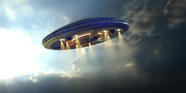 Máy bay chở khách đụng độ với UFO bí ẩn, hàng chục hành khách suýt bỏ mạng - Ảnh 2.