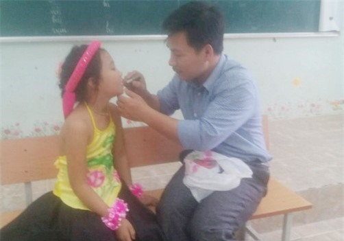 Thay giao de nghi SV de tien mua qua 20/11 dong hoc phi hinh anh 1