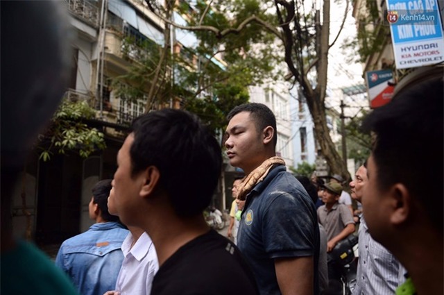 Hà Nội: Cháy rụi 4 căn nhà ở đường Trần Khát Chân, chủ nhà ngất xỉu phải đưa đi cấp cứu - Ảnh 7.