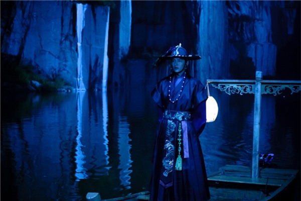 Tạo hình cổ trang đẹp như tranh của Lee Min Ho khiến fan rụng tim