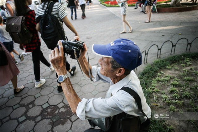 Những nghề muôn năm cũ ở Hà Nội: Bỏ nghề cũng chẳng biết làm gì để kiếm sống, nên cứ phải theo thôi! - Ảnh 2.