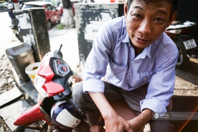 Những nghề muôn năm cũ ở Hà Nội: Bỏ nghề cũng chẳng biết làm gì để kiếm sống, nên cứ phải theo thôi! - Ảnh 15.