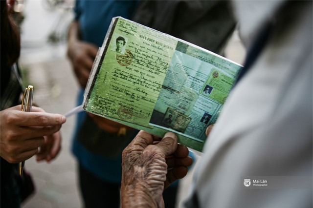 Những nghề muôn năm cũ ở Hà Nội: Bỏ nghề cũng chẳng biết làm gì để kiếm sống, nên cứ phải theo thôi! - Ảnh 4.