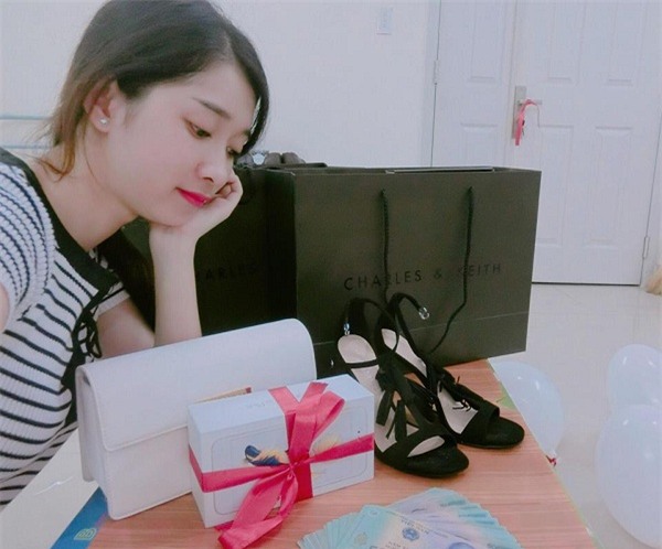 Ba hộp quà khủng tặng vợ nhân kỷ niệm 1001 ngày yêu gây choáng - Ảnh 4.