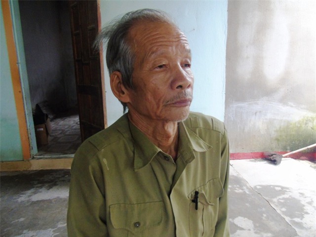 Ông Đảm quá đau đớn trước sự ra đi của con gái và rất lo lắng cho tương lai của đứa cháu thơ dại tội nghiệp