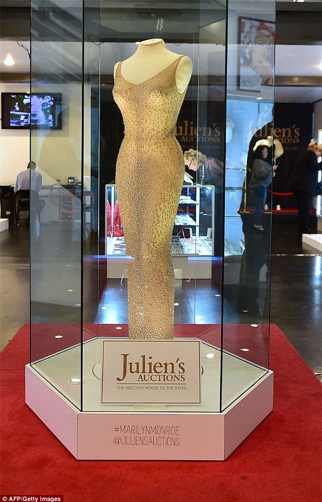 he lo chiec vay dat nhat the gioi gia 107 ty dong - 4