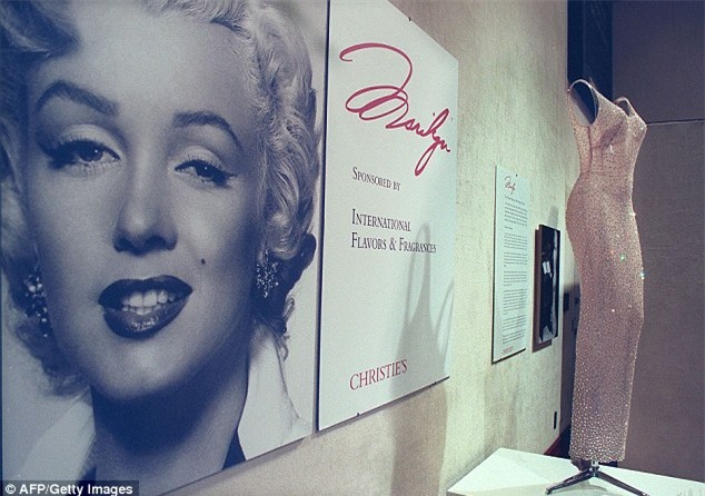 he lo chiec vay dat nhat the gioi gia 107 ty dong - 5