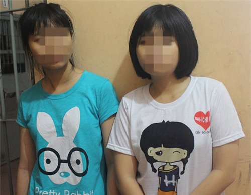 rùng mình hai bé gái 16 tuỏi dùng dao chém, dọa dam bụng bà bàu cuóp tài sản - 1