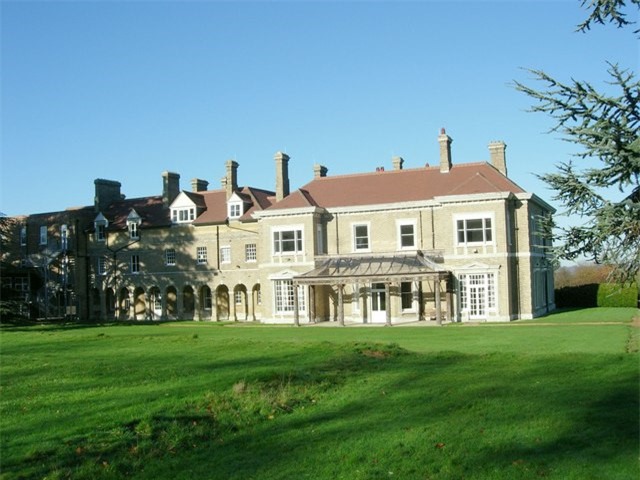 Các hoàng tử và công chúa trên thế giới đến trường như thế nào? - ảnh 2