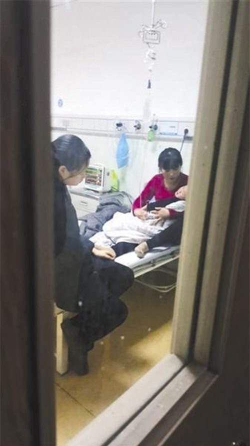 khong ai ngo so suat nho nay cua nguoi me khien con trai 3 tuoi nhap vien khan cap - 1