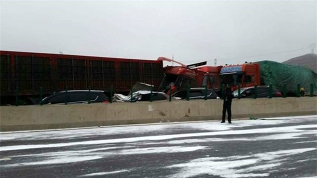 56 ôtô đâm liên hoàn ở Trung Quốc, 17 người chết - Ảnh 4.