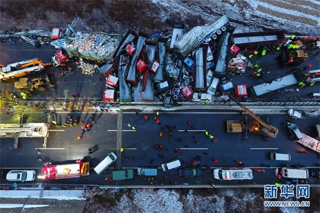 56 ôtô đâm liên hoàn ở Trung Quốc, 17 người chết - Ảnh 7.