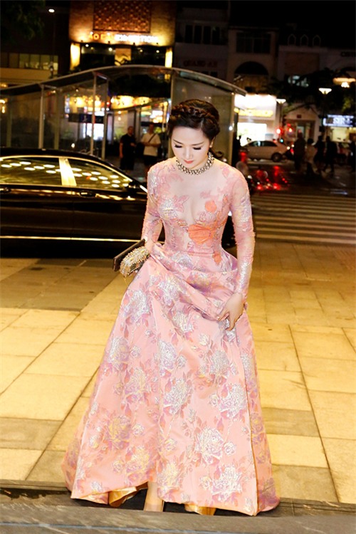 giang-my-ngoisieu-xe-16-ty-du-tiec-o-khach-san-6-sao-1